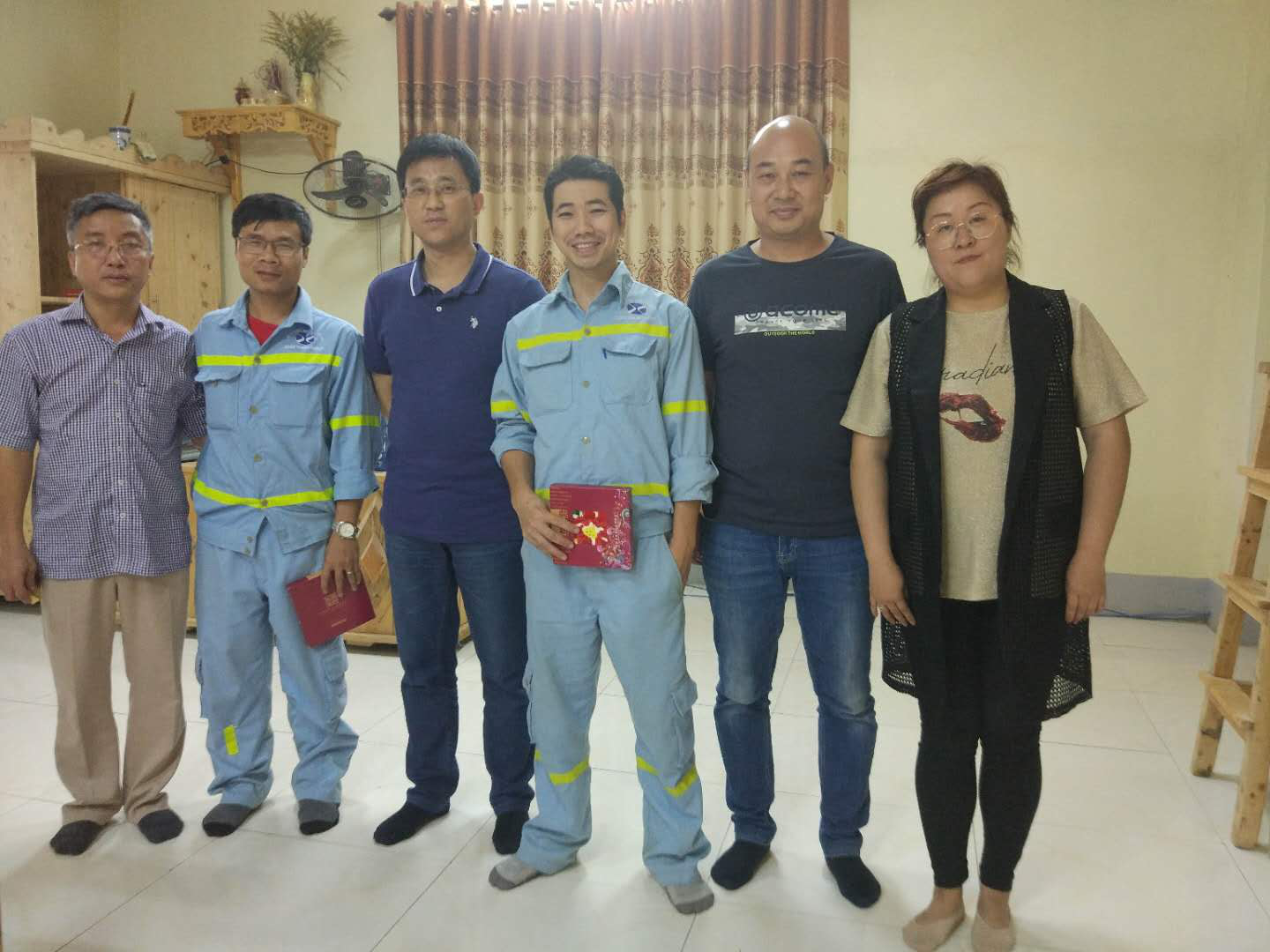 Mengunjungi pabrik semen Vietnam