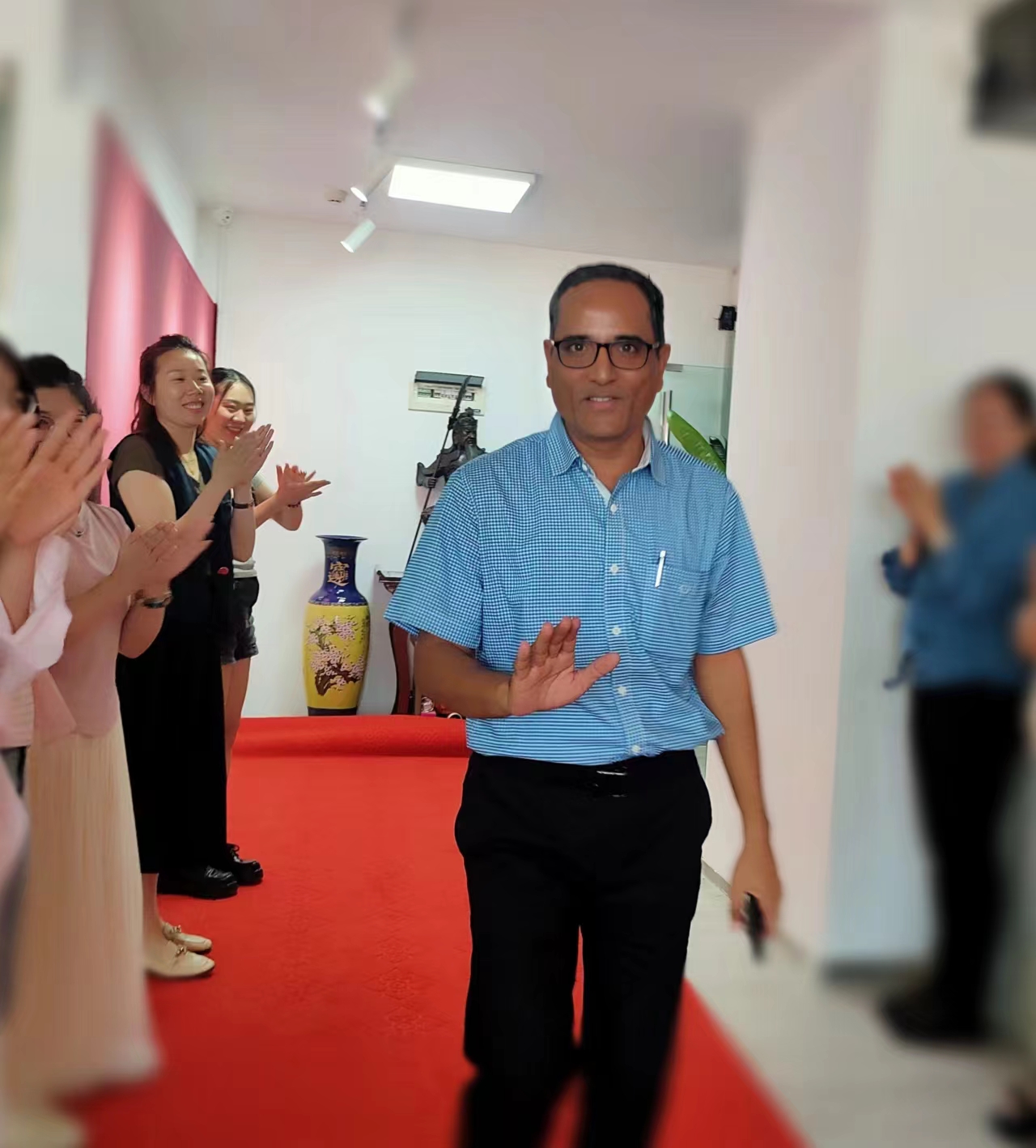 Pelanggan dari Tanzania berkunjung