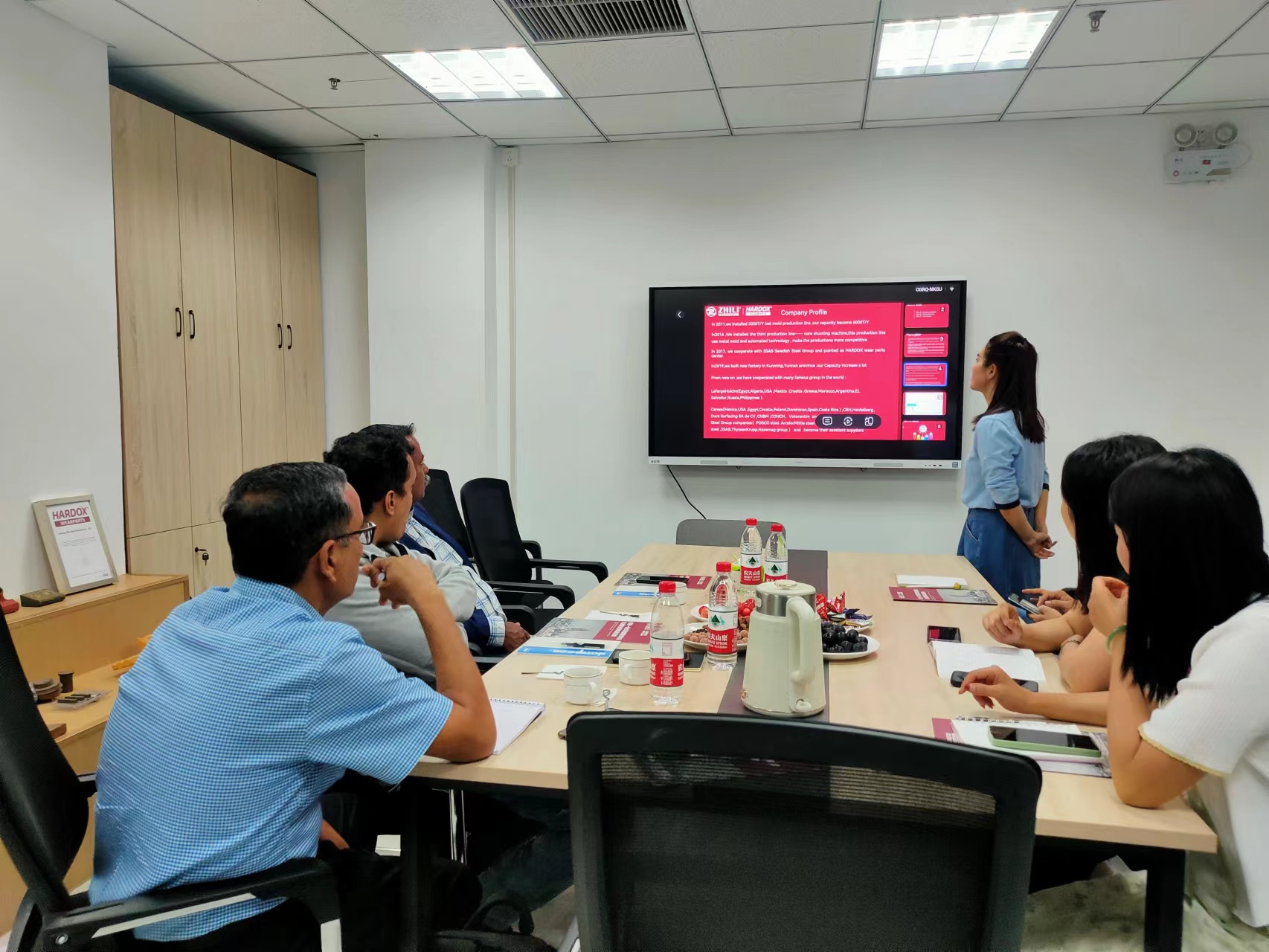 Pelanggan dari Tanzania berkunjung